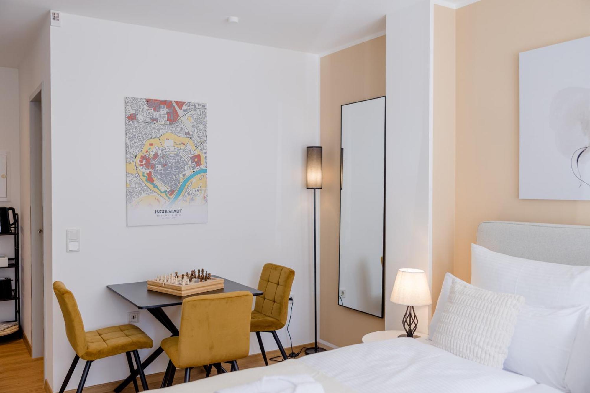 Lumen Homes - Altstadt-Studio Direkt Im Zentrum, Kueche, Netflix, Oeffentlicher Parkplatz Ums Eck 因戈尔施塔特 外观 照片
