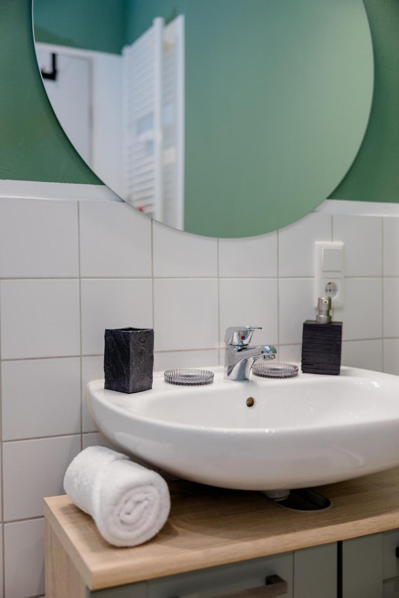 Lumen Homes - Altstadt-Studio Direkt Im Zentrum, Kueche, Netflix, Oeffentlicher Parkplatz Ums Eck 因戈尔施塔特 外观 照片