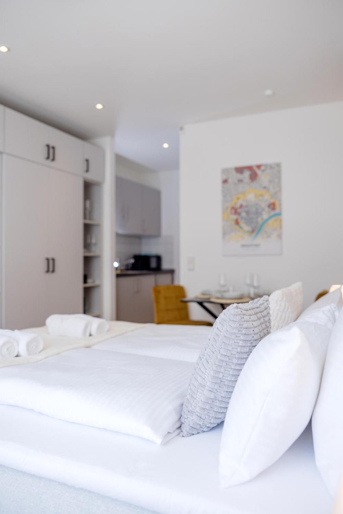 Lumen Homes - Altstadt-Studio Direkt Im Zentrum, Kueche, Netflix, Oeffentlicher Parkplatz Ums Eck 因戈尔施塔特 外观 照片