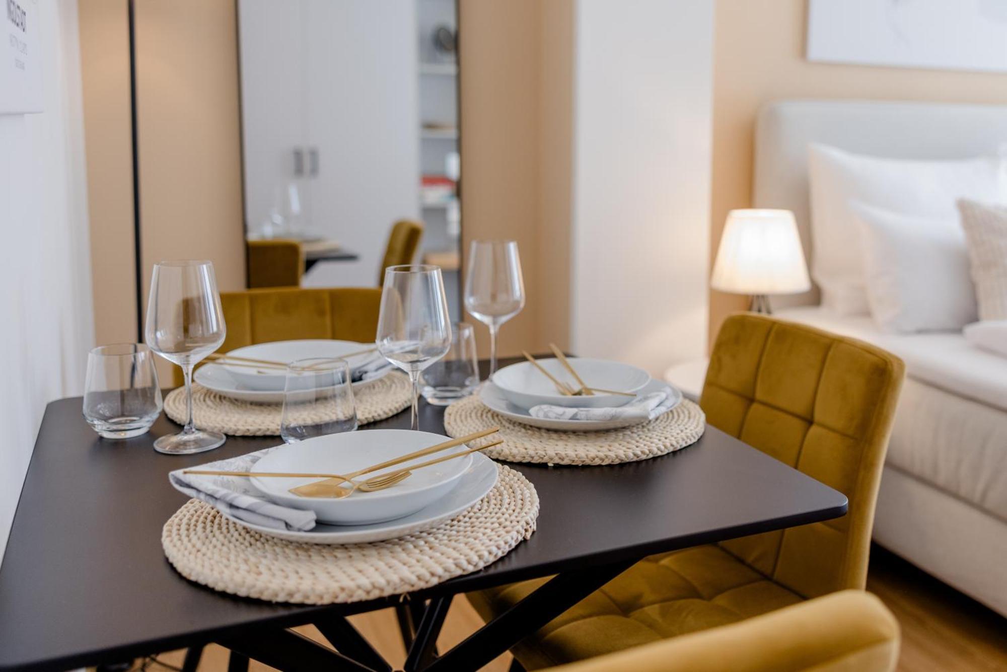 Lumen Homes - Altstadt-Studio Direkt Im Zentrum, Kueche, Netflix, Oeffentlicher Parkplatz Ums Eck 因戈尔施塔特 外观 照片
