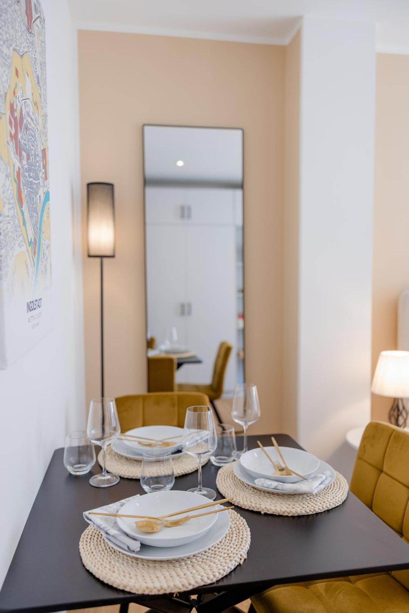 Lumen Homes - Altstadt-Studio Direkt Im Zentrum, Kueche, Netflix, Oeffentlicher Parkplatz Ums Eck 因戈尔施塔特 外观 照片